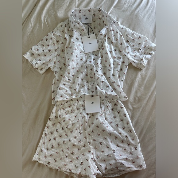 Floral White Cotton Pajama Set - Relaxed Short Sleeve Top & Shorts - Picture 2 of 11